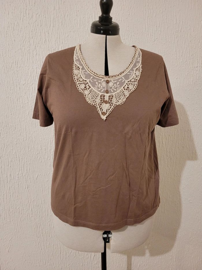 T-shirt avec broderie