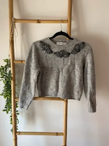 Pull avec ornements strass