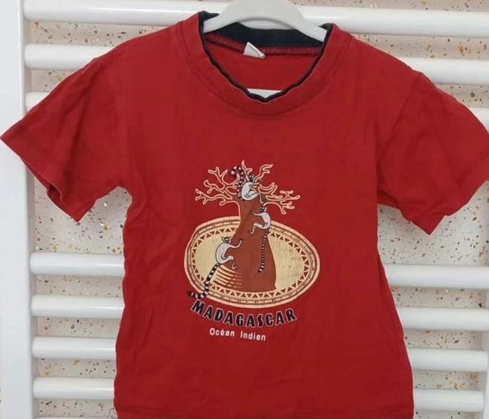 Tee shirt manche courte rouge imprimé Taille 2 ans - photo numéro 2