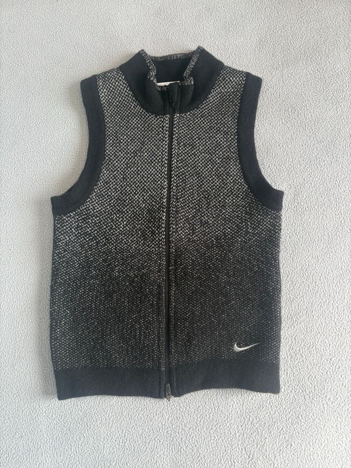 Gilet sans manches blanc et noir Nike