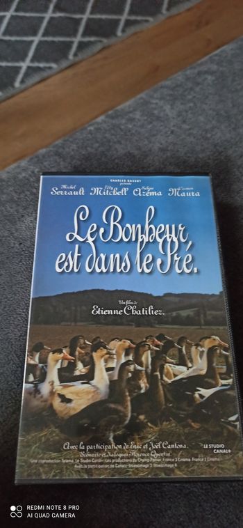 Cassette video le bonheur est dans le pré