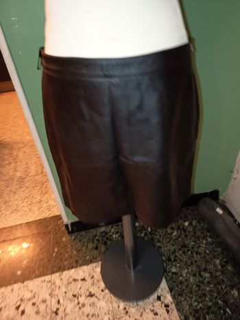 Jupe droite en simili cuir