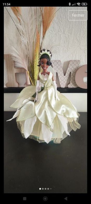 Magnifique poupée mannequin Disney princesse Tiana