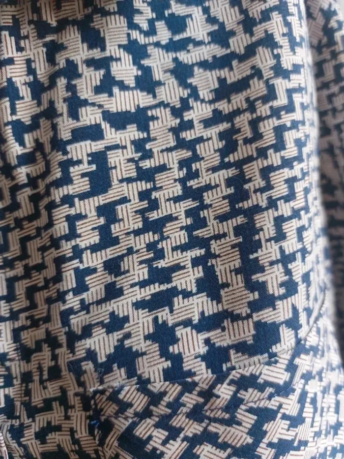 Chemisier à motifs bleus et blancs Taille L - photo numéro 4