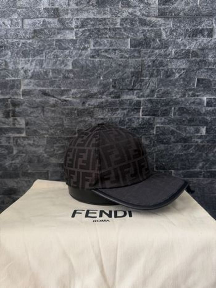 Casquette fendi - photo numéro 5