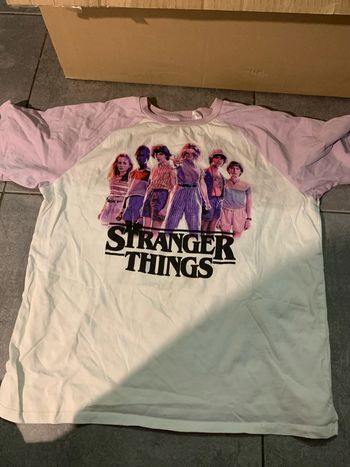 T-shirt stronger things