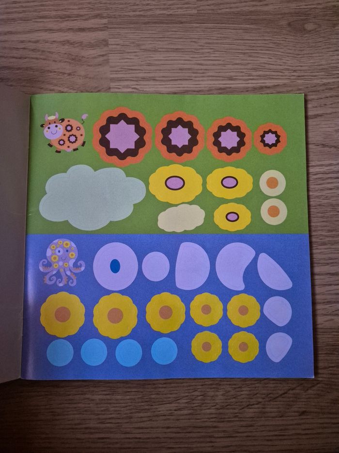 Livre avec gommettrs à coller neuf - photo numéro 3