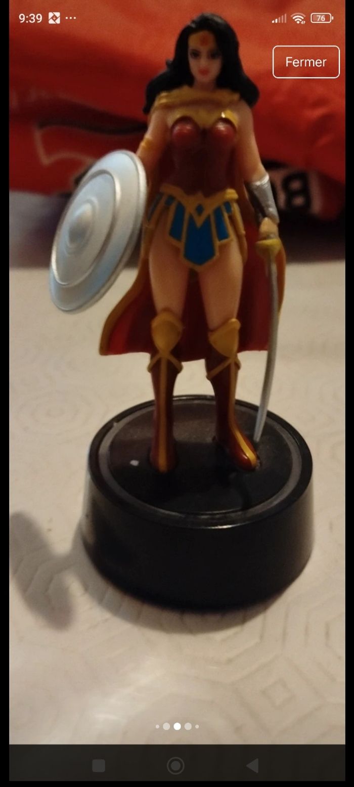 Figurine wonder woman
