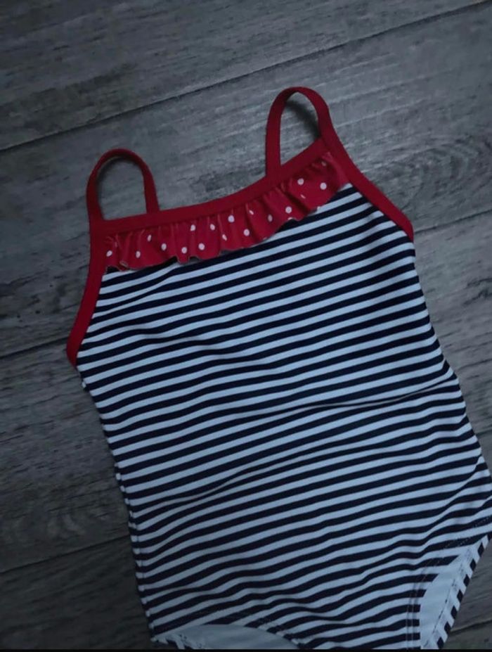 Maillot de bain 1 pièce marinière + volants rouge Primark 18 mois - photo numéro 2