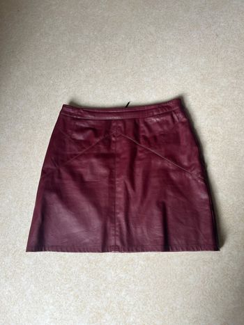 Jupe en similicuir bordeaux