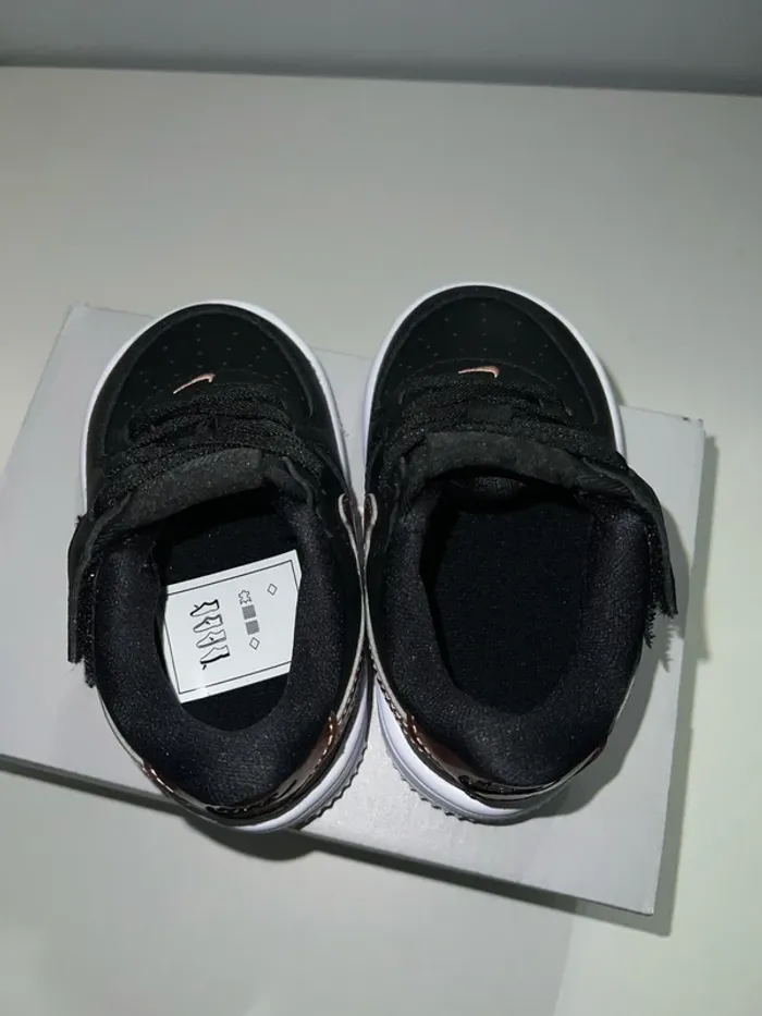 Basket Nike taille 21 unisex sans lacets - photo numéro 8