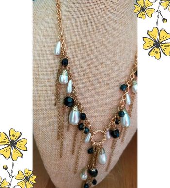 Collier chaîne dorée à pampilles noires & perles nacrées