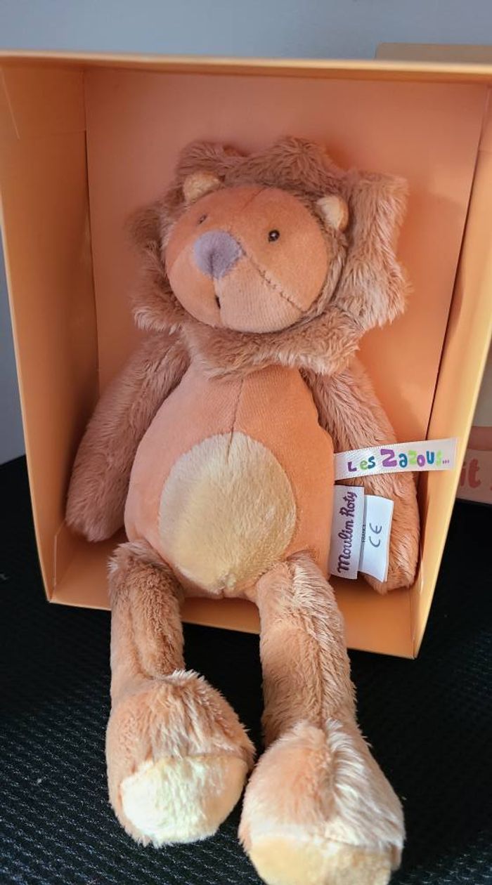 MOULIN ROTY Peluche doudou lion orange les zazous