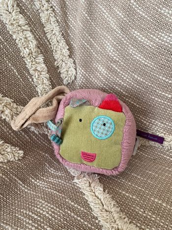 peluche carré d'éveil 10cm Moulin Roty Les jolies pas beaux chien vert et violet très bon état