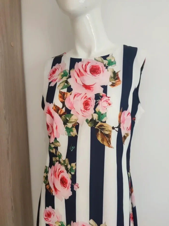 Jolie robe florale a lignes bleu marine - photo numéro 2