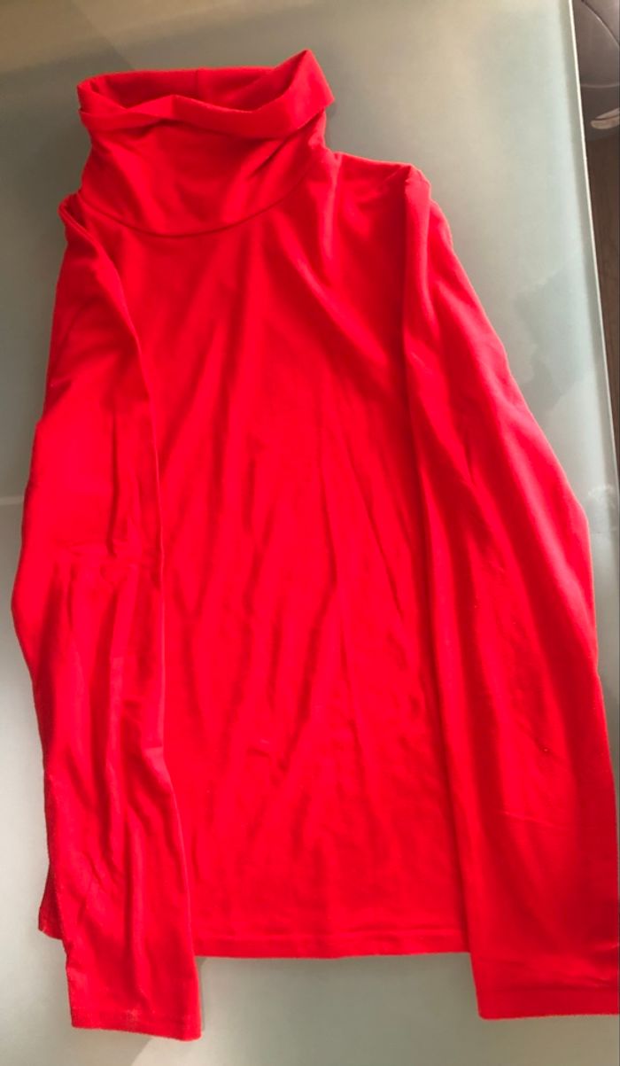 Pull col roulé rouge taille 36