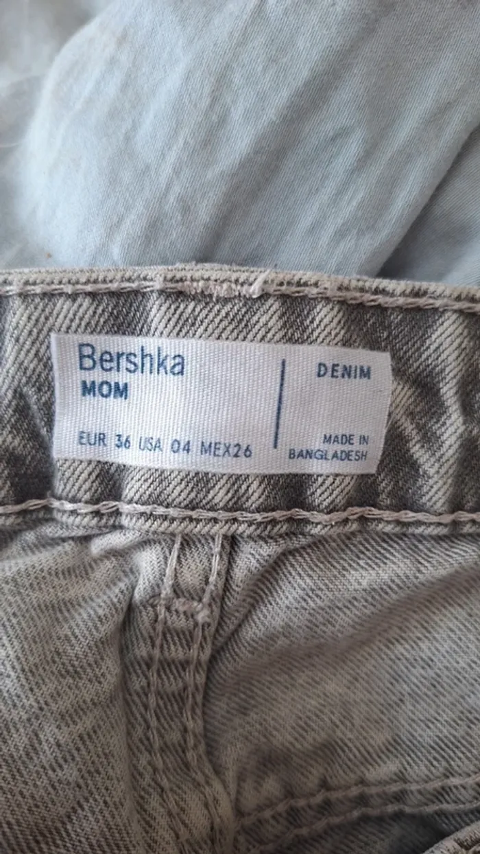 Jean taille 36 en très bon état "bershka" - photo numéro 3