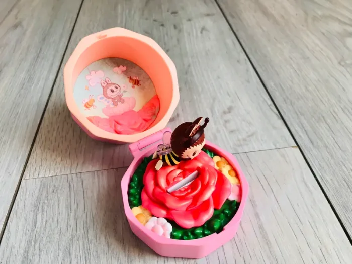 Pop Mart Romantic Ring Box Series 4 - Labubu Just for You - photo numéro 2