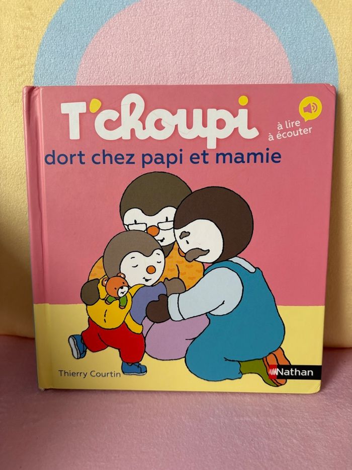 T’choupi dort chez papi et mamie.