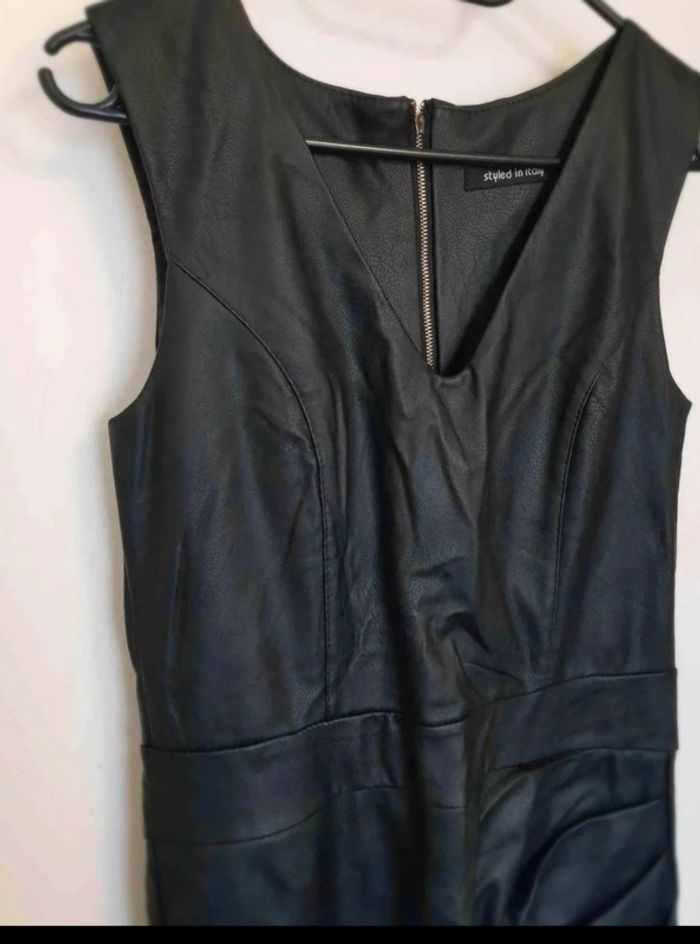 Robe  style  cuir  taille 38 - photo numéro 2