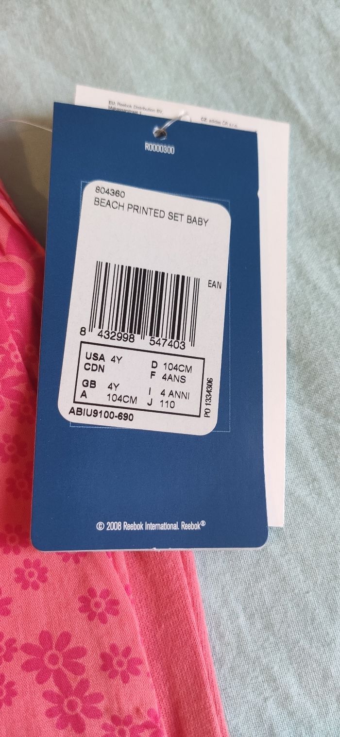 Ensemble  fille Reebok 4 an neuf. - photo numéro 6