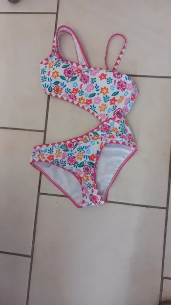 Maillot de bain fille neuf fleuri shein 8 ans