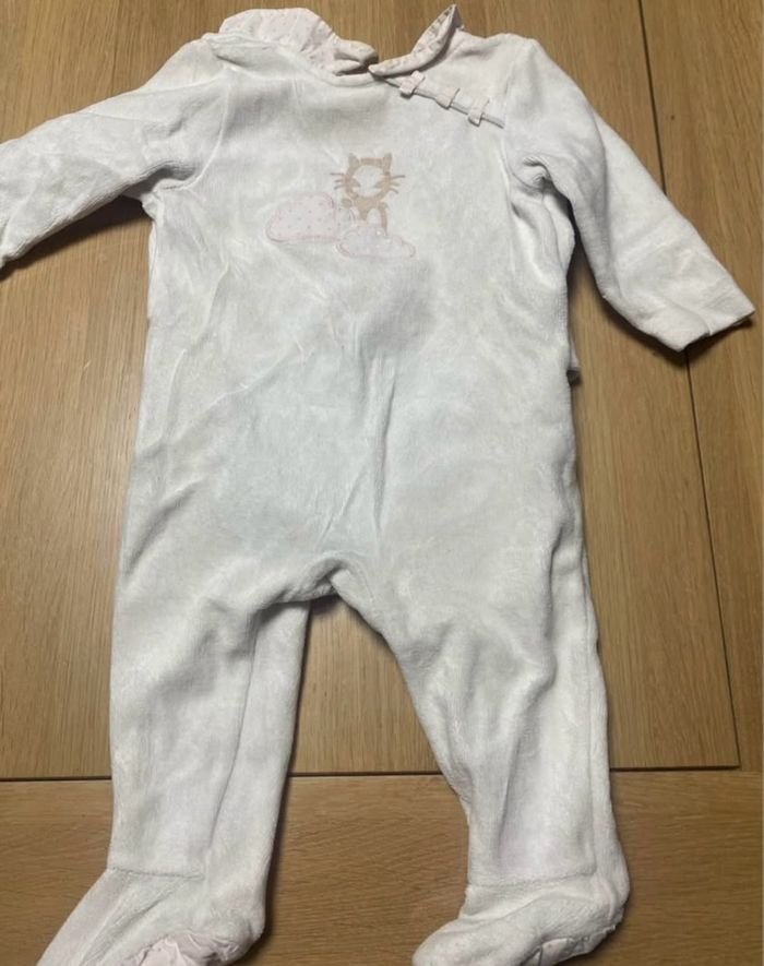 Lot combinaison et pyjamas 6 mois - photo numéro 6