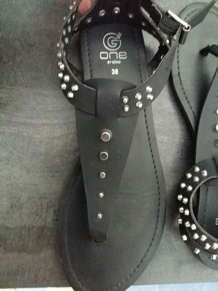 2 PAIRES DE SANDALES CLOUTEES - TAILLE 38 - photo numéro 3