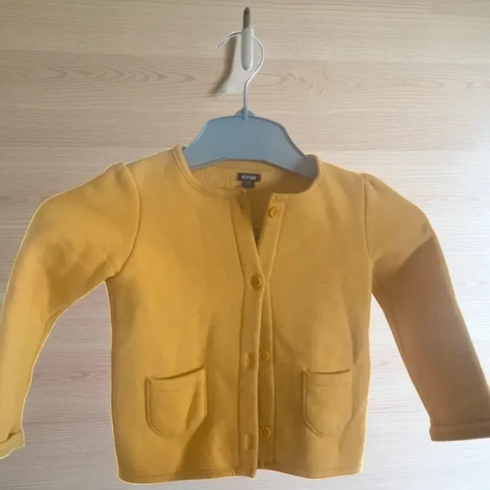 Gilet jaune fille 4 ans 🌼 doux & stylé – Kiabi – Très bon état !