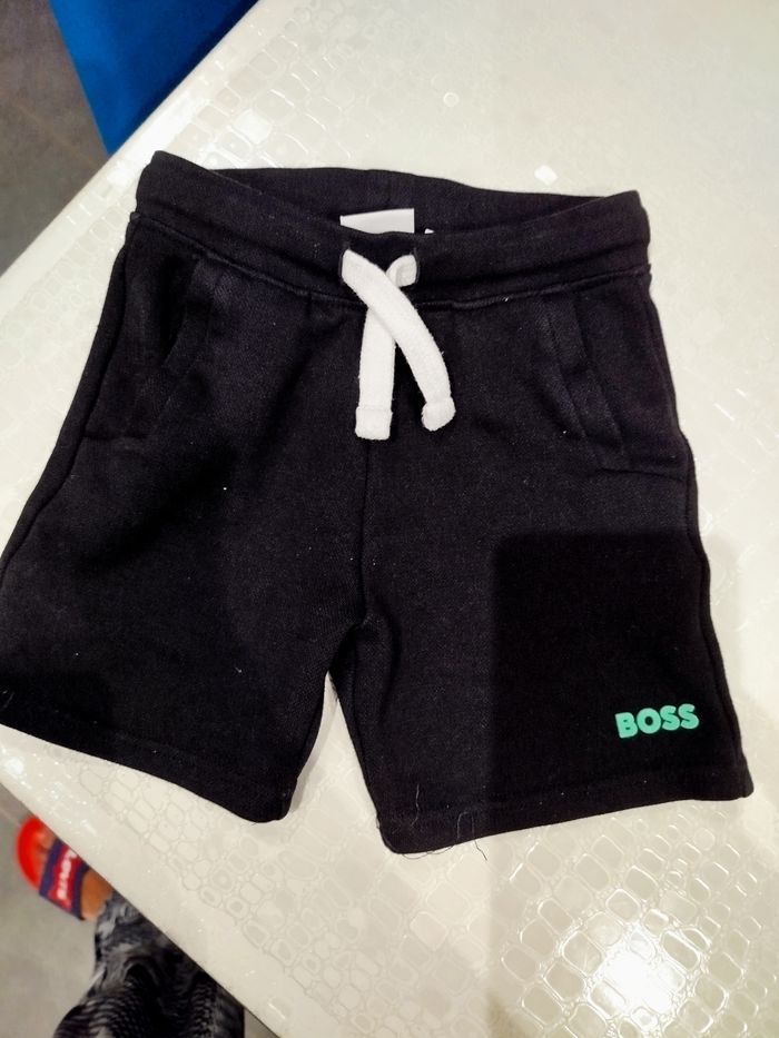 Short bébé Boss original 18 mois