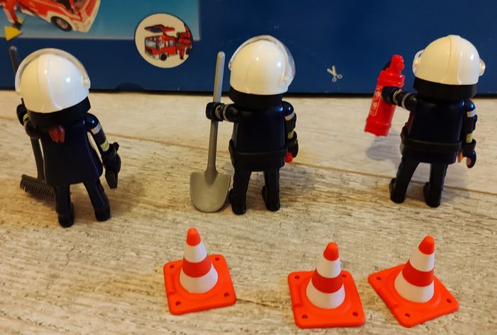 camion grande échelle pompier Playmobil - photo numéro 15