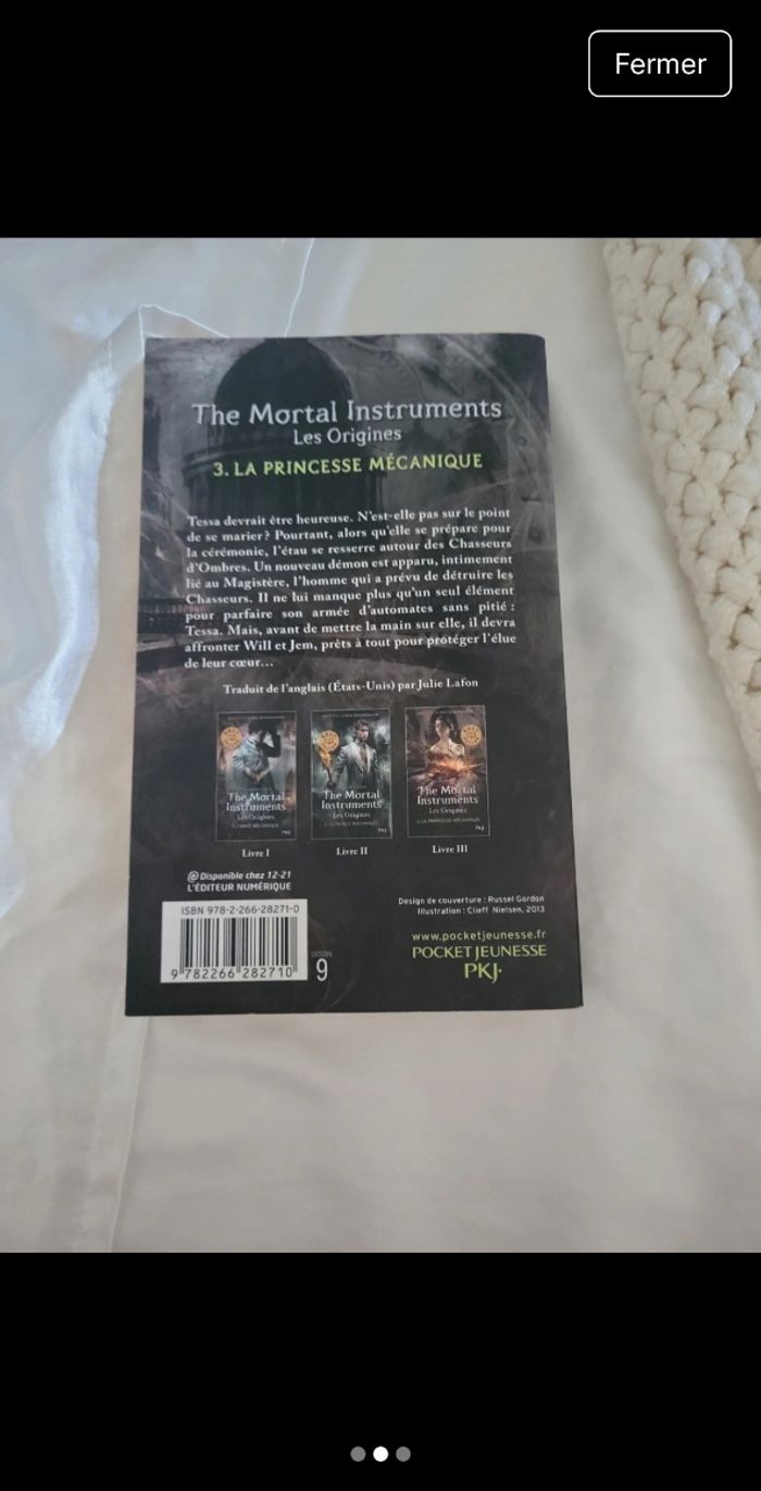 livre the mortal instrument - photo numéro 2