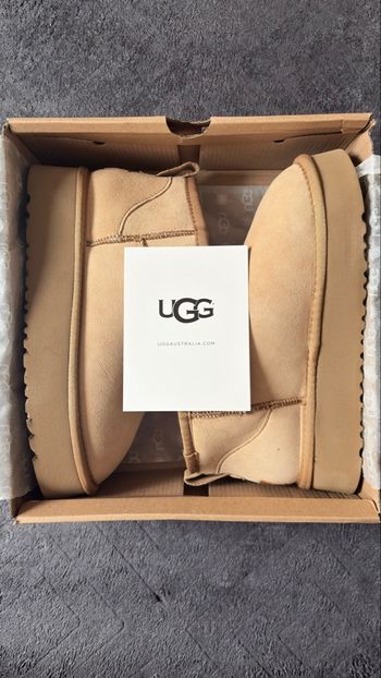 UGG Tasman