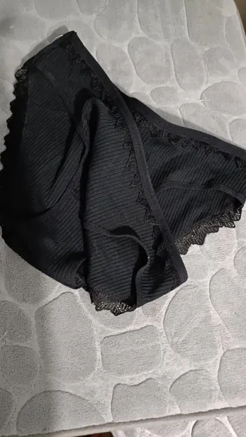 2 culottes noir dentelles neuve