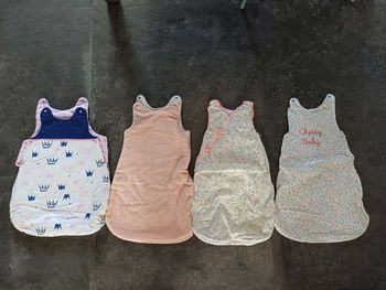 Lot 4 turbulettes 0-6 mois/2 capes de bain/2 draps housses
