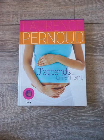 Livre " J'attends un enfant"