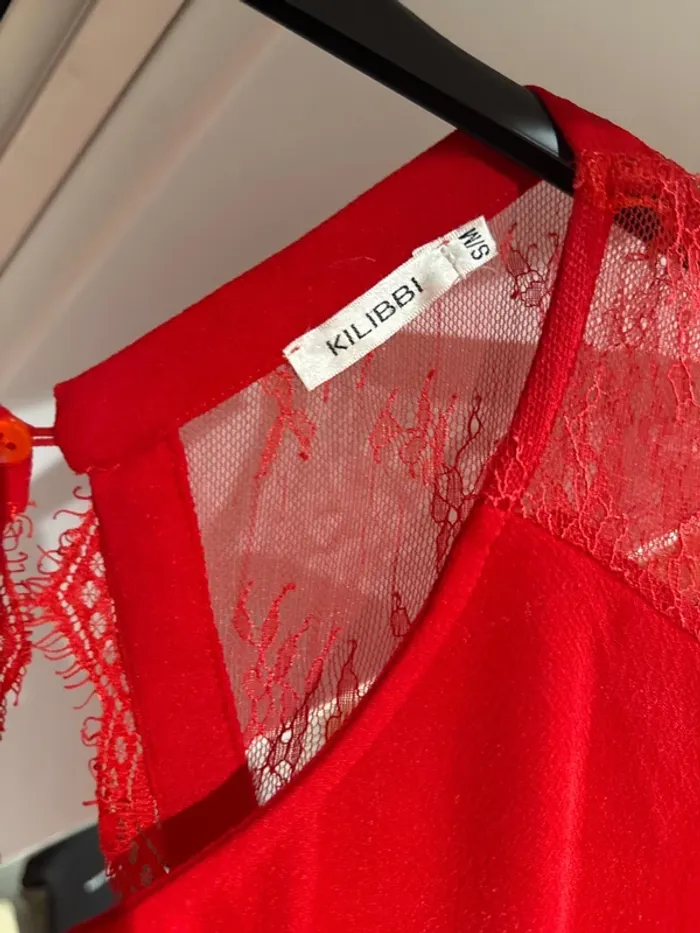 Robe rouge dos ouvert - photo numéro 3