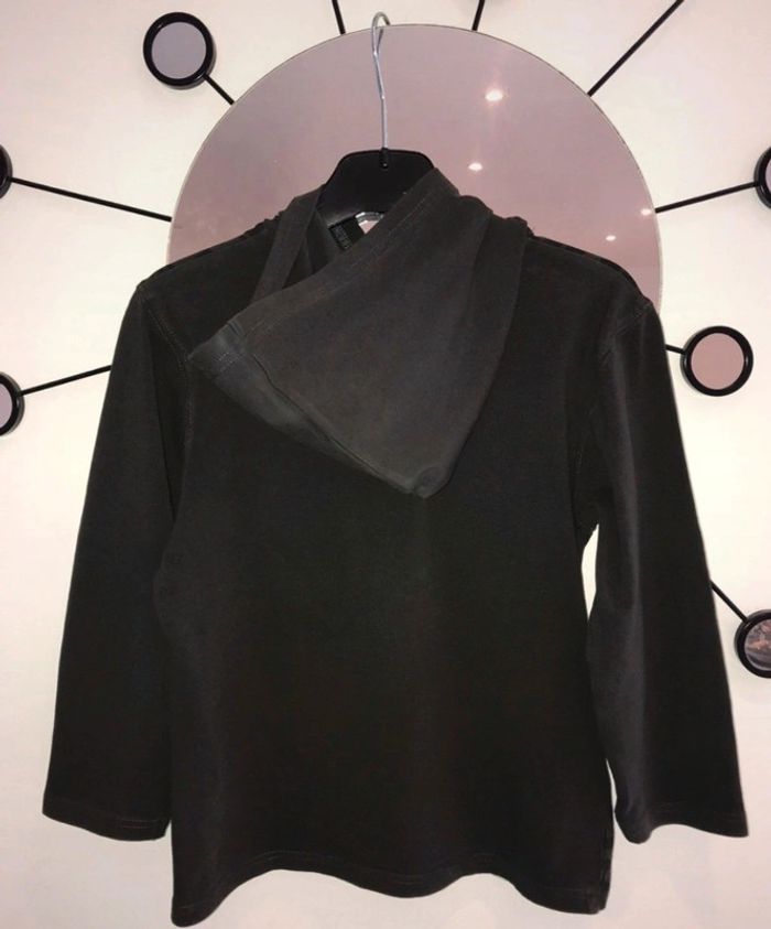 Tee-shirt manches longues et capuche 8 ans - photo numéro 2