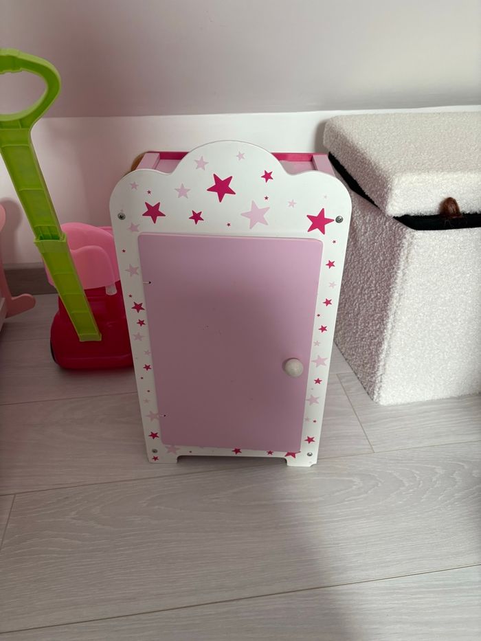 Armoire poupée