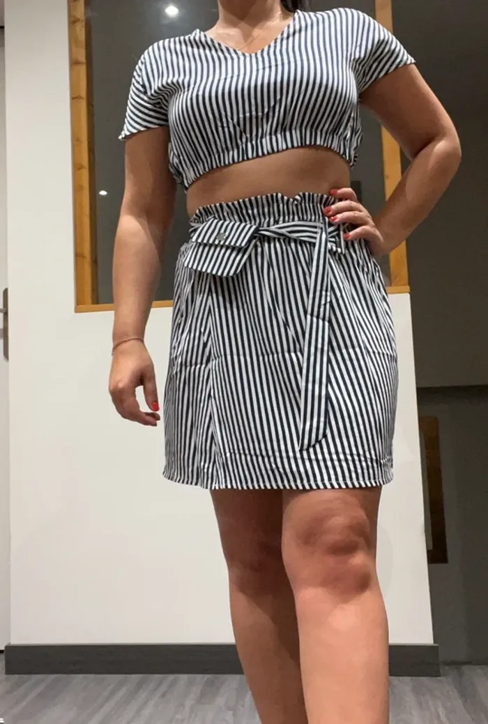 Ensemble crop top jupe et ceinture rayures marinière sexy