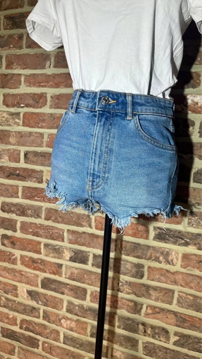 Short en jeans Zara effet déchiré Taille S /36 - photo numéro 2