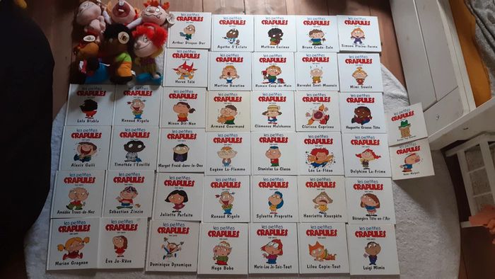 Lot 27 livres + 6 peluches les petites crapules