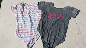 Donne lot de 2 bodys taille 10 ans