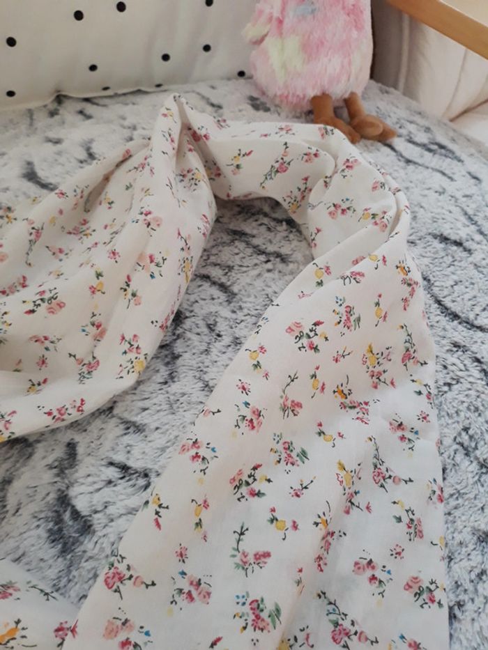 Fille: Foulard Benetton 6/7 ans - photo numéro 3