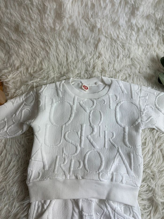 Ensemble jogging blanc taille 6 mois - photo numéro 3