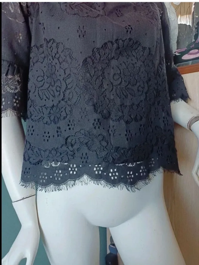 Haut dentelle noir 38 - photo numéro 3