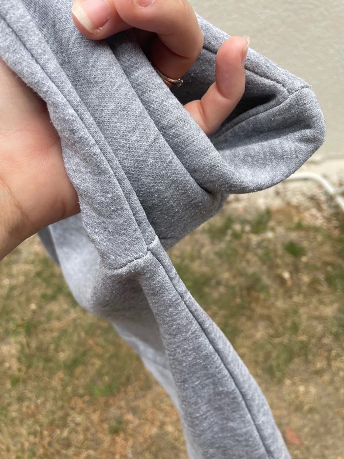 Très beau sweat-shirt Genova taille 5/6 ans - photo numéro 6