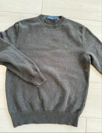 Pull homme Ralph Lauren gris à col rond.