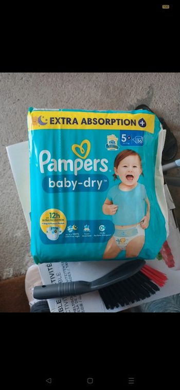 Couches Pampers babydry taille 5+