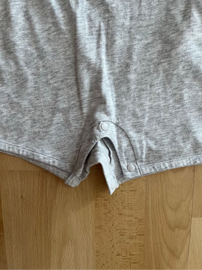 Combinaison short gris Converse fille 18mois TBE - photo numéro 3